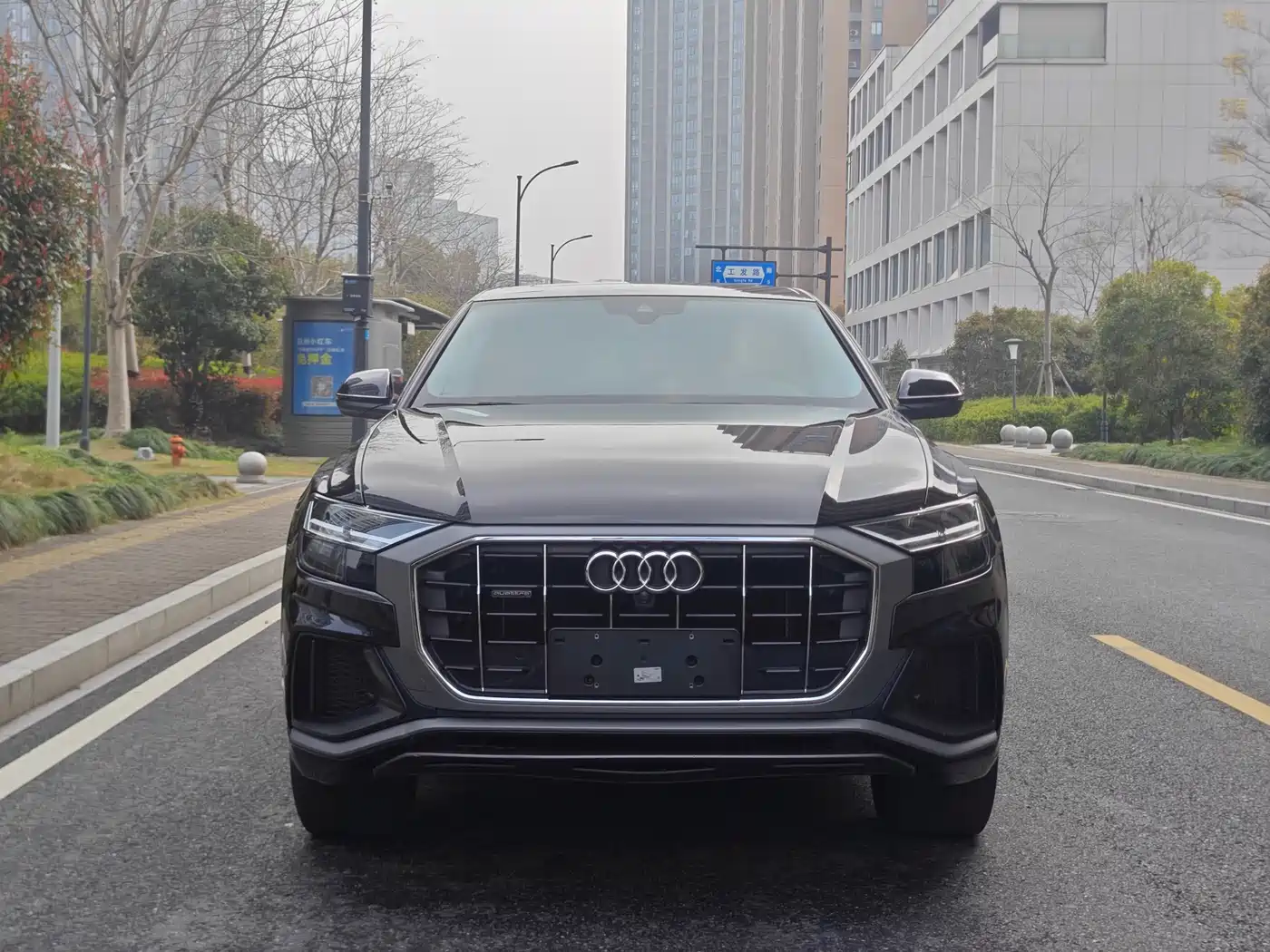 AUDI Q8