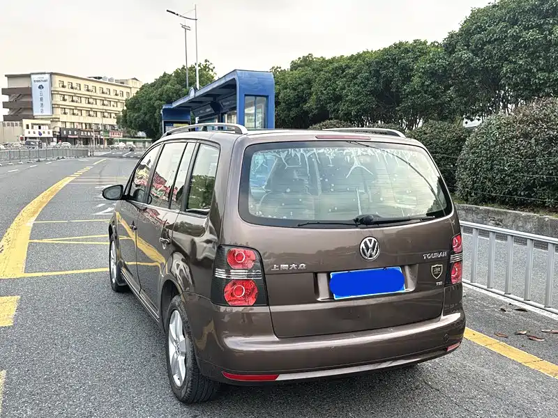 Volkswagen Touran 2011 1.4T DSG Intelligent Elite 5-seater фото 4