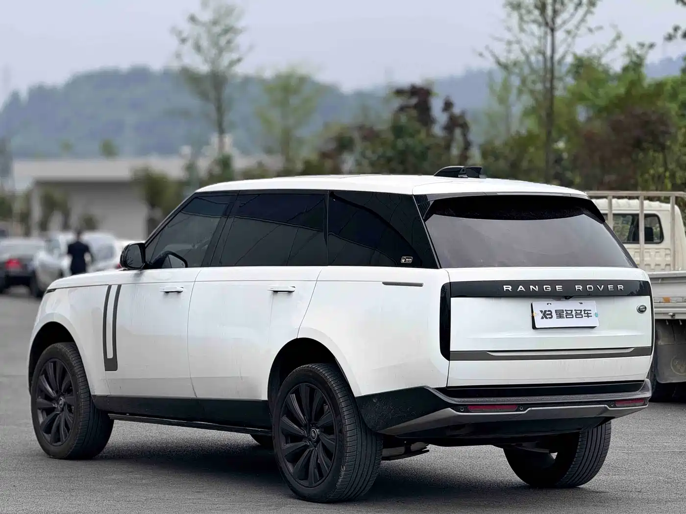 Land Rover Range Rover 2024 3.0 L6 400PS Golden Age Extended 7-Seater фото 9