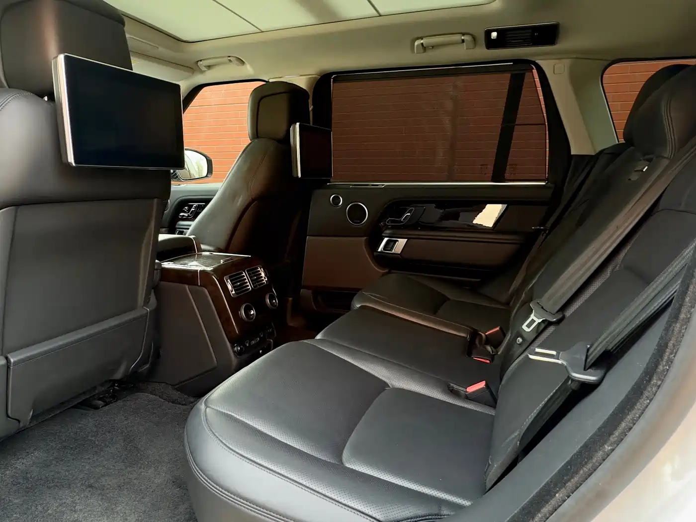 Land Rover Range Rover 2021 3.0 L6 Heritage Extended Classic Edition фото 8