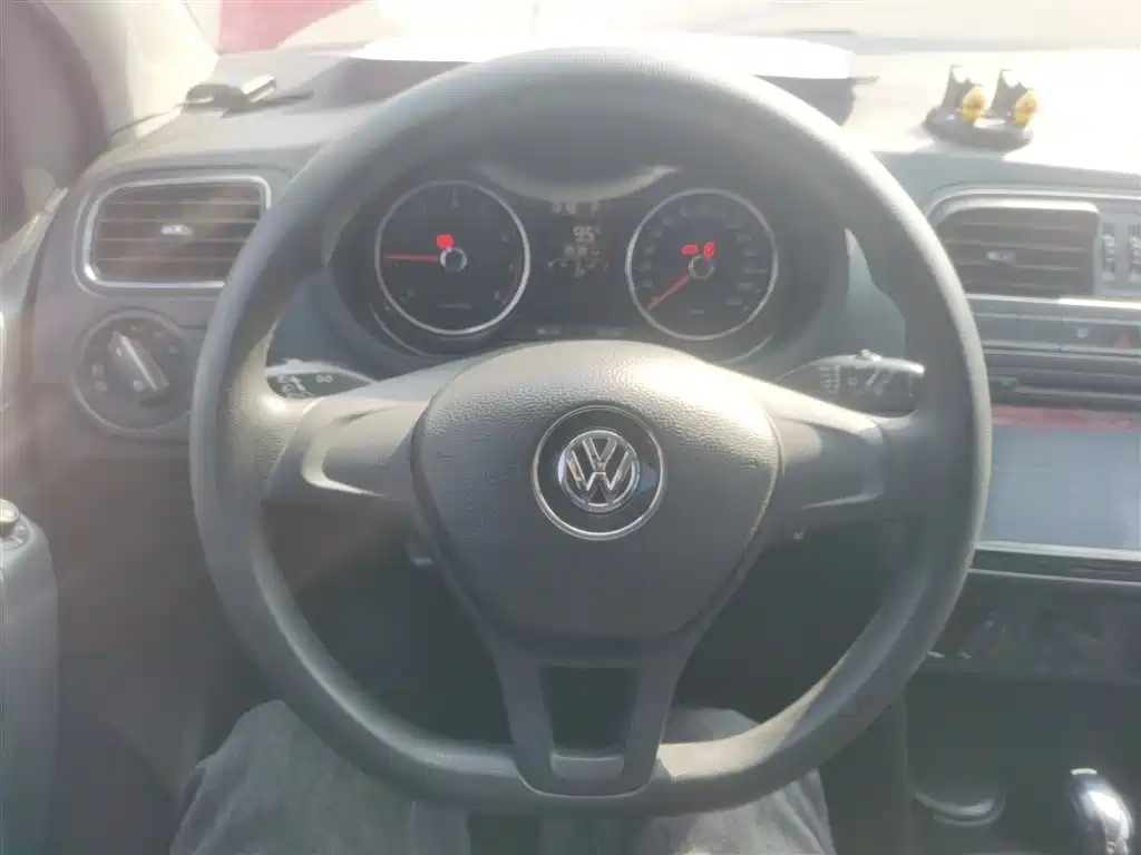 Volkswagen Polo 2014 1.6L Automatic Comfort Edition фото 7