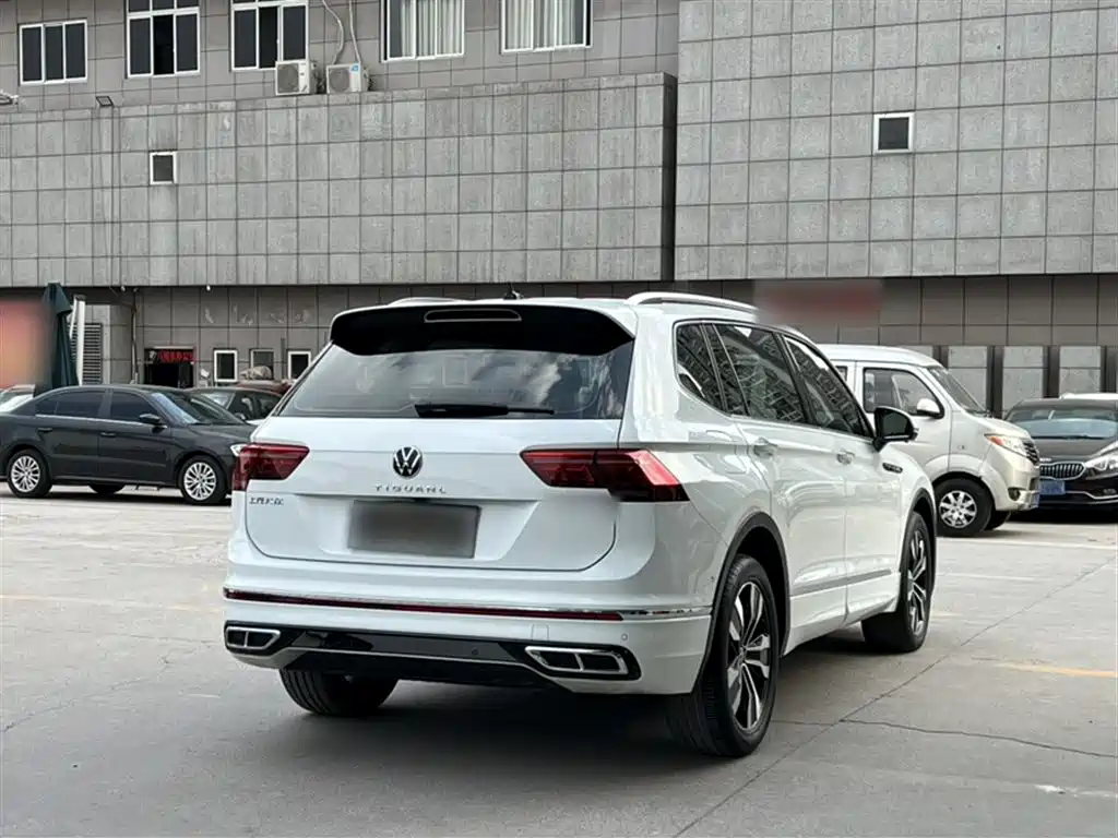 Volkswagen Tiguan L 2023 Facelift 330TSI Auto FWD R-Line Premium фото 3