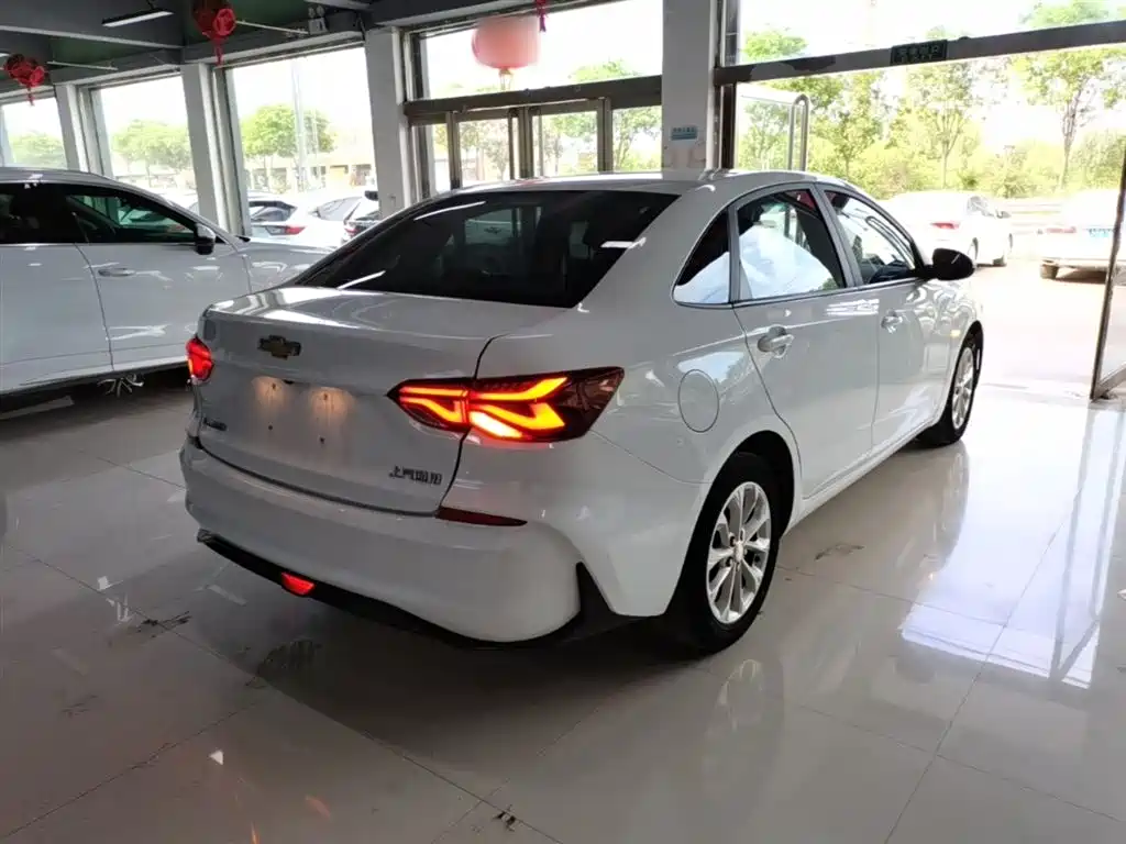 CHEVROLET CRUZE