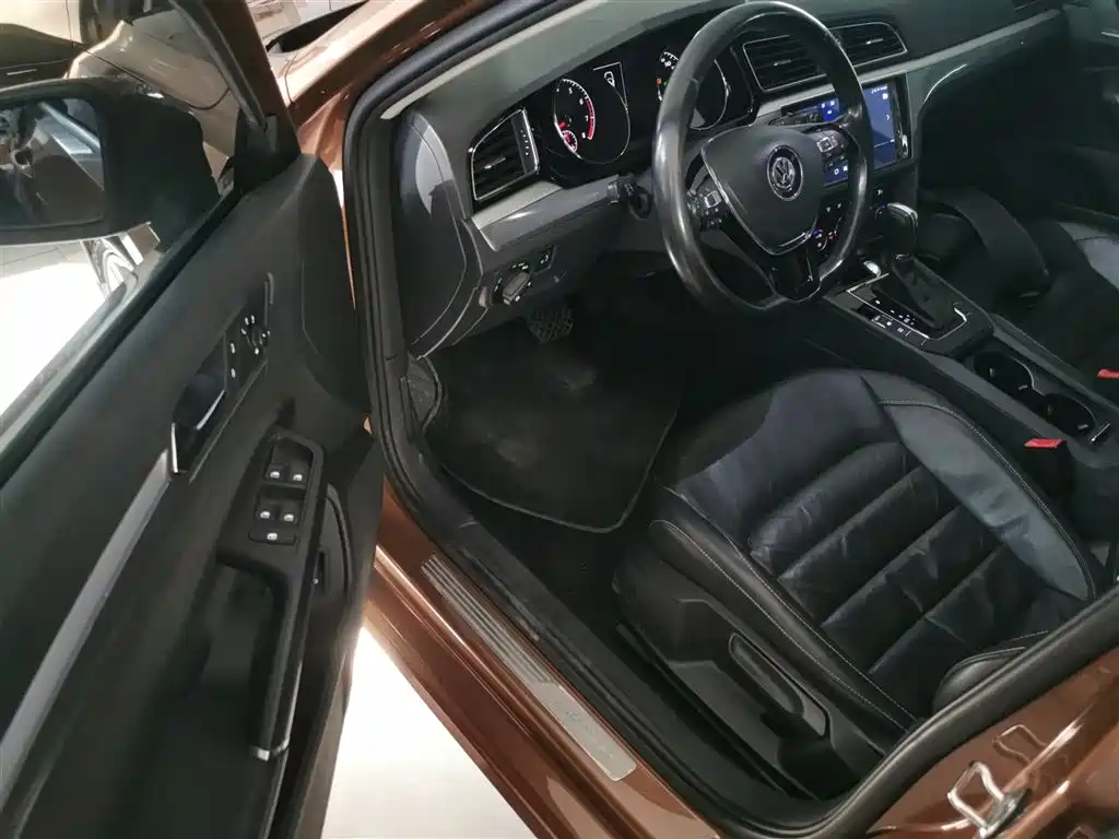 Volkswagen Lamando 2015 280TSI DSG Comfort фото 11
