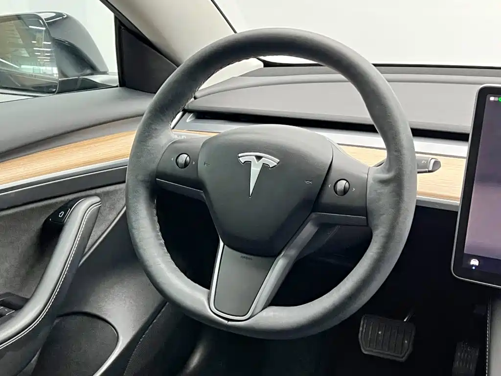 Фото 21 - Tesla Model 3