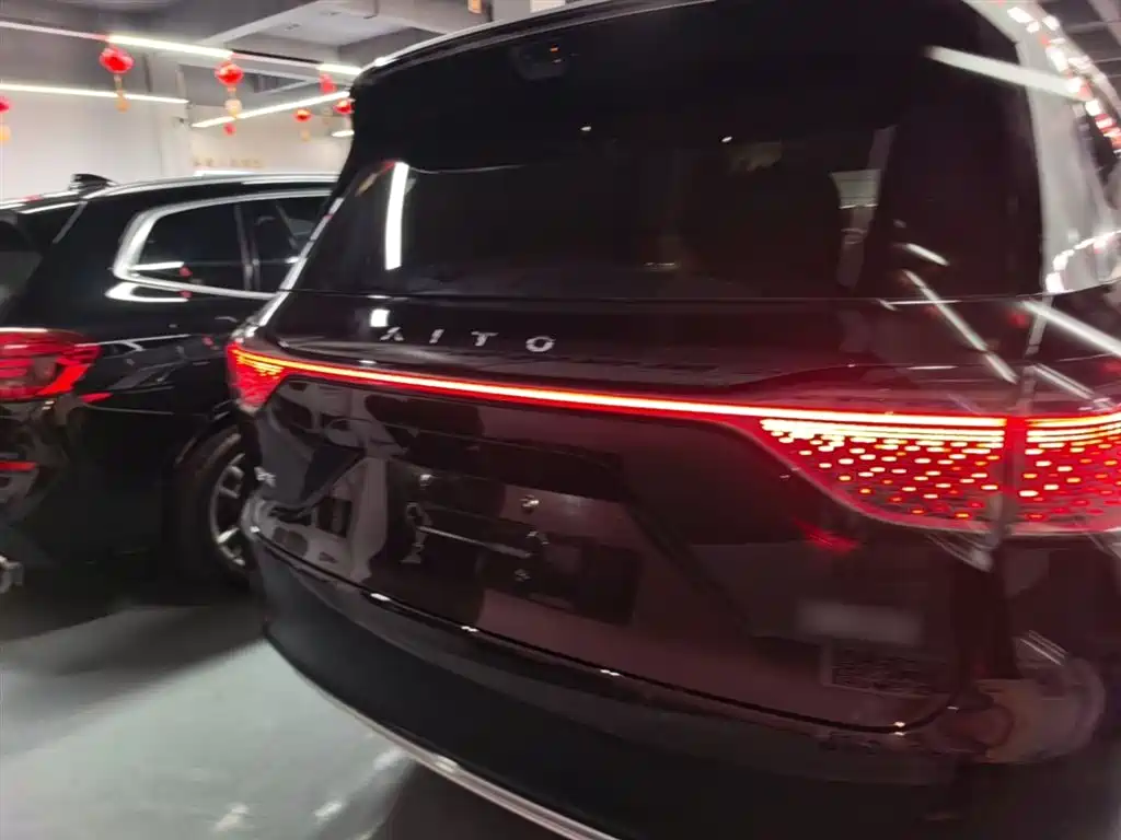 AITO Wenjie AITO M9 2025 Extended Range Ultra 52kWh 6-Seater фото 6
