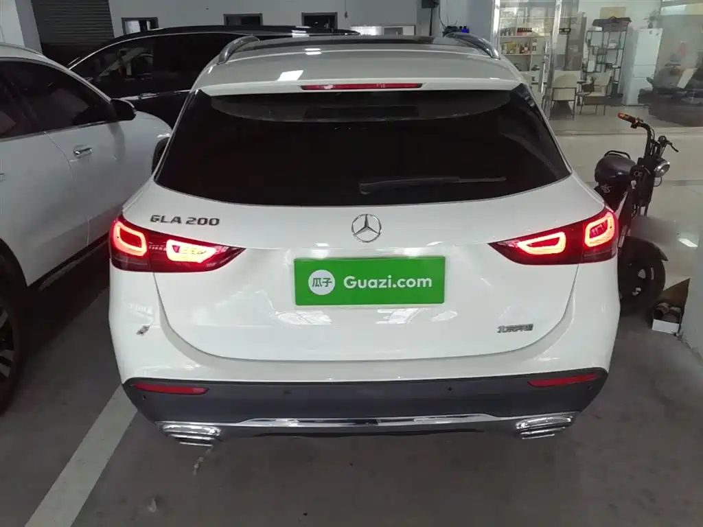MERCEDES-BENZ GLA