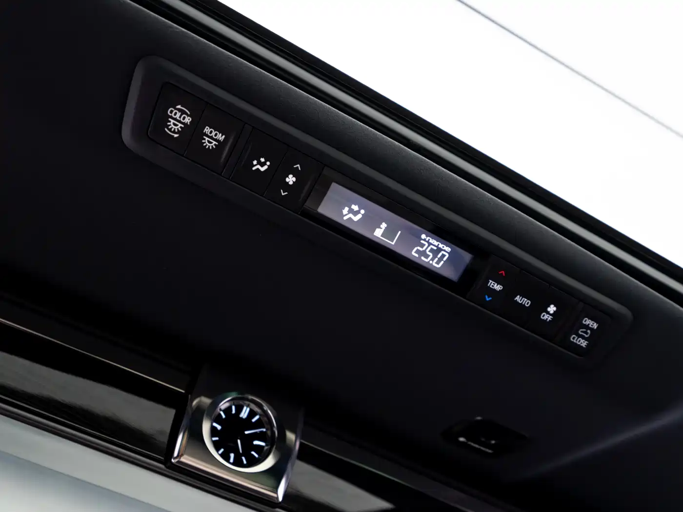 Lexus LM 2020 300h 4-Seat Imperial Edition фото 12
