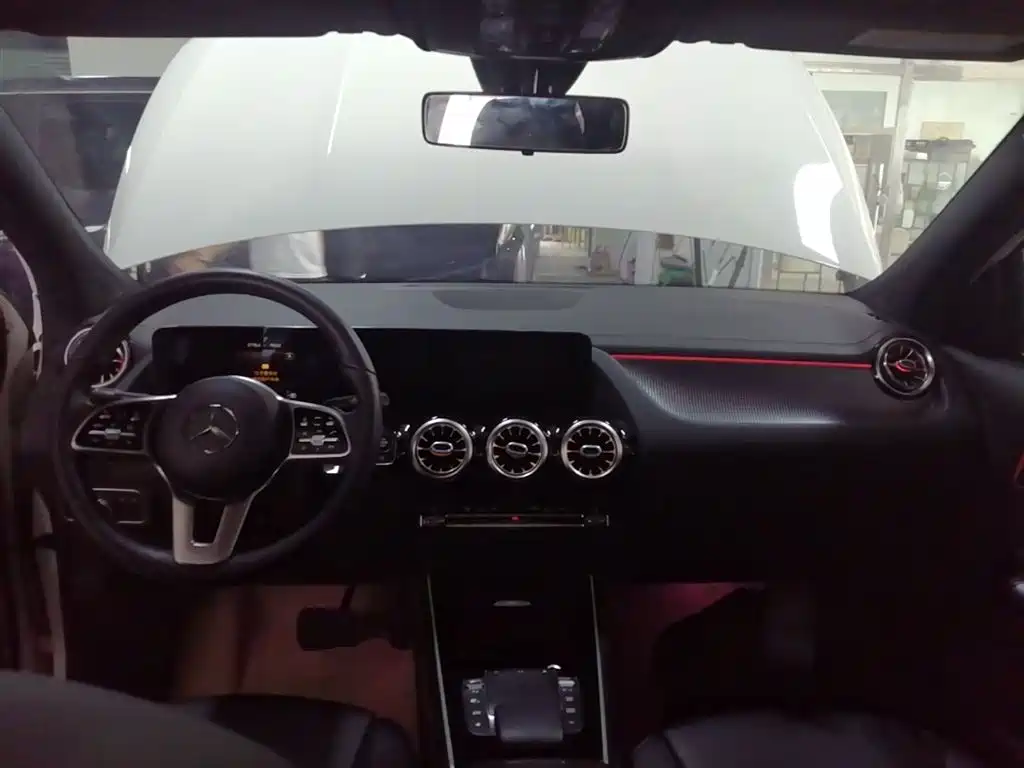 MERCEDES-BENZ GLA