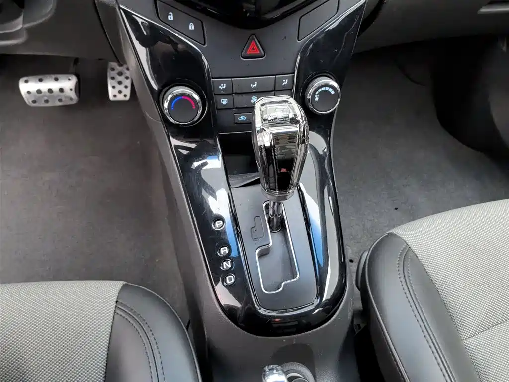 Chevrolet Cruze 2014 1.6L SL Million Commemorative Edition AT фото 13
