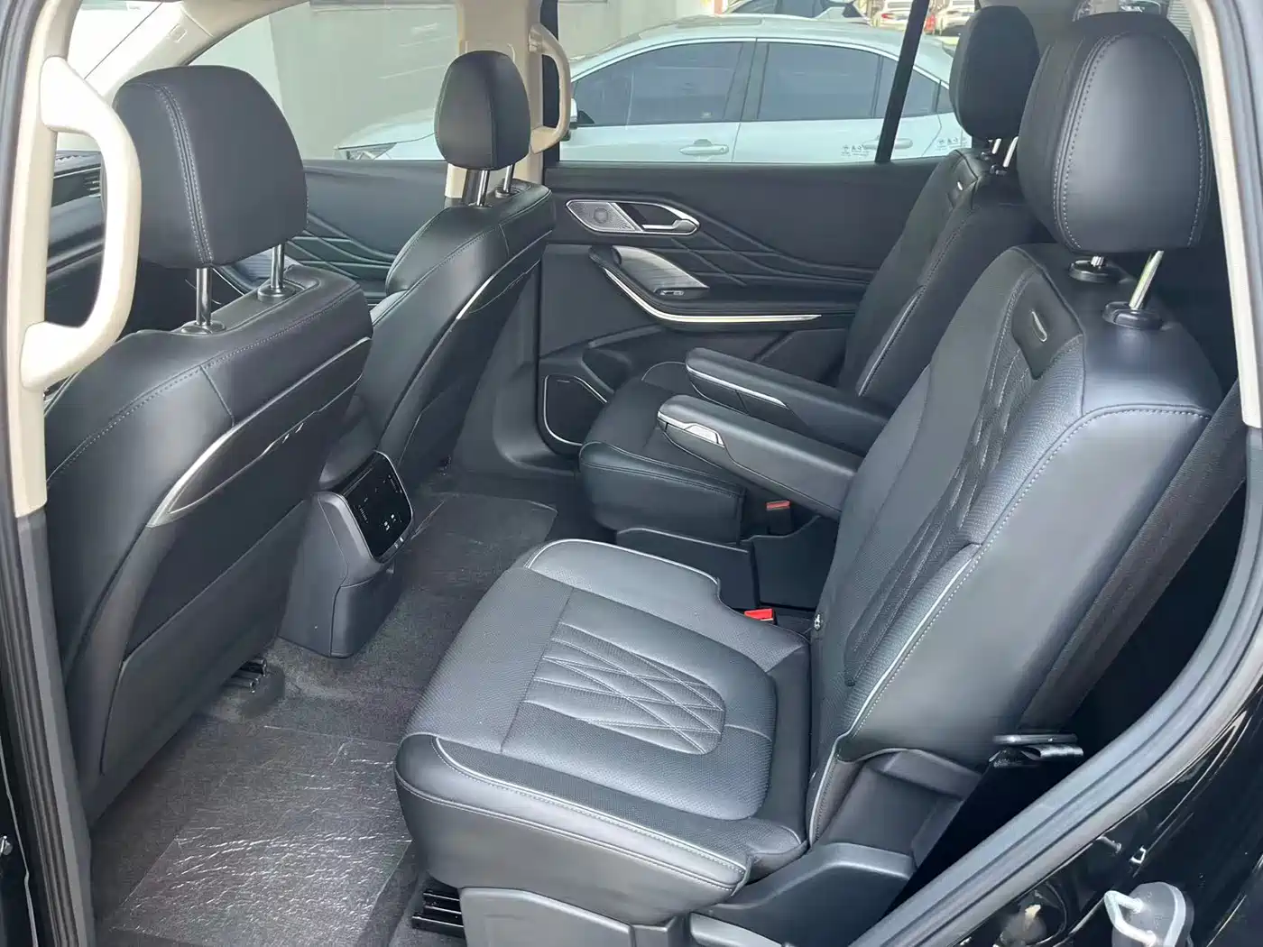 Hongqi HS7 PHEV 2024 2.0T PHEV 4WD Flagship Edition 6-seater фото 25