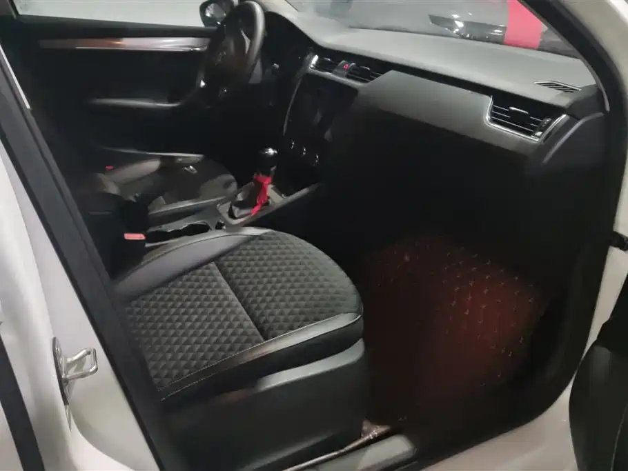Škoda Octavia 2019 1.5L Automatic Smart Luxury China VI фото 8