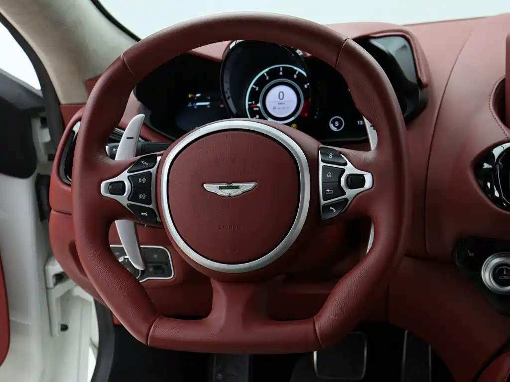 Фото 8 - Aston Martin Vantage
