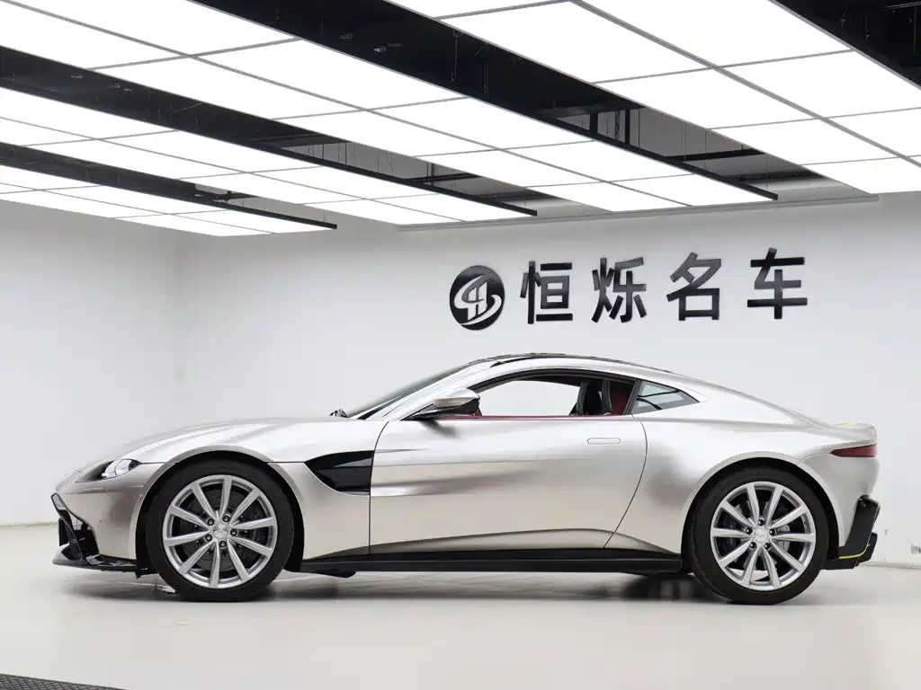 Фото 25 - Aston Martin Vantage