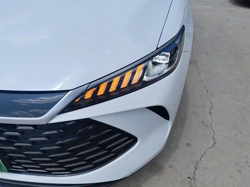 BYD Qin PLUS 2025 DM-i Smart Drive 55KM Leader фото 24