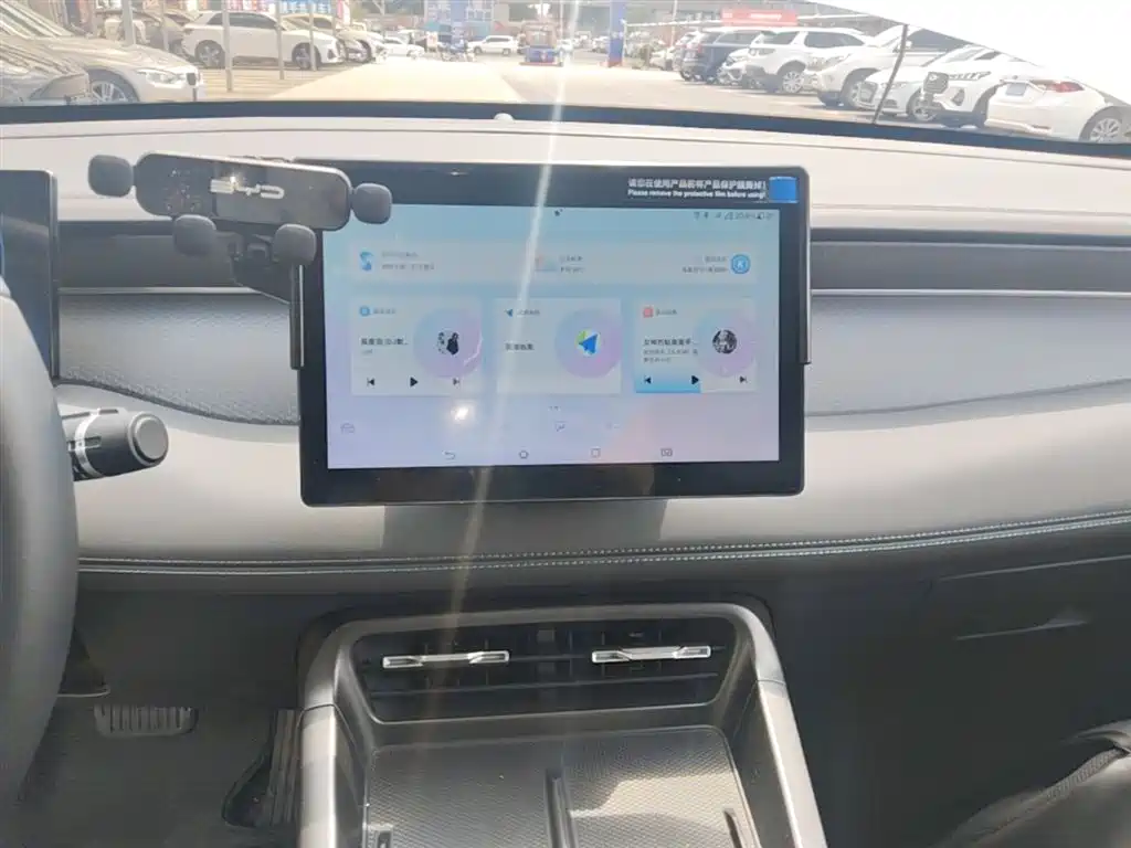 BYD Qin PLUS 2025 DM-i Smart Drive 55KM Leader фото 13