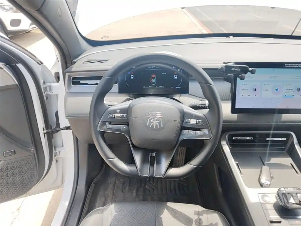 BYD Qin PLUS 2025 DM-i Smart Drive 55KM Leader фото 11