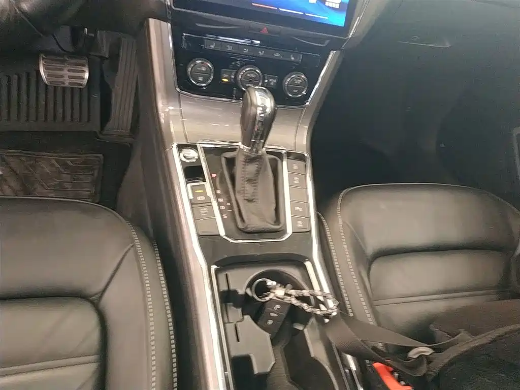 Volkswagen Passat 2017 330TSI DSG Prestige фото 10