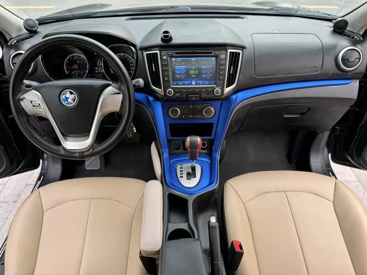 Venucia T70 2015 2015 2.0L CVT RuiQu Edition