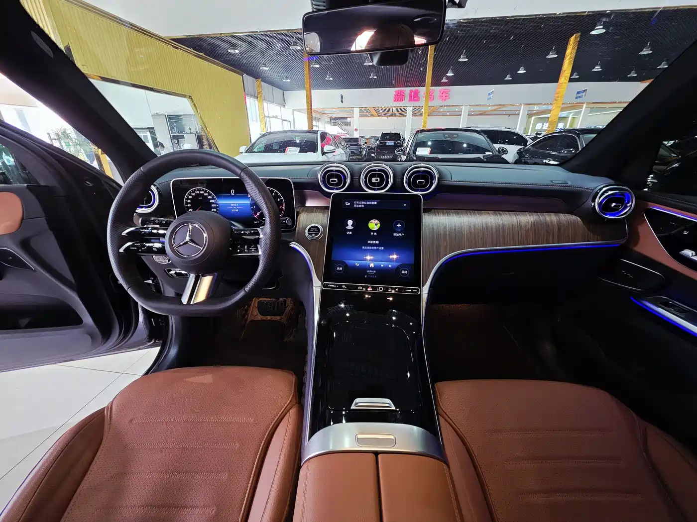 Mercedes-Benz GLC 2023 GLC 300 L 4MATIC Sport 5-Seater фото 10