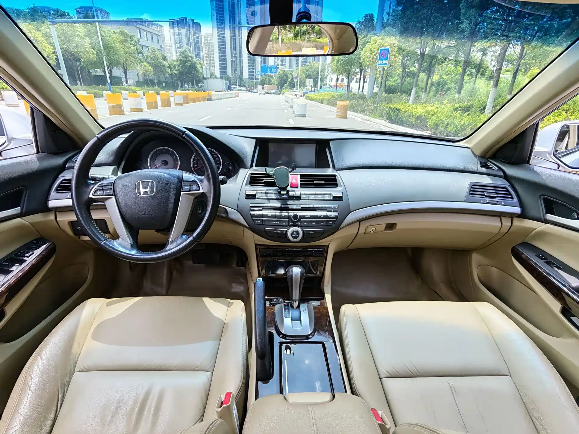 Photo 6 - Honda Accord