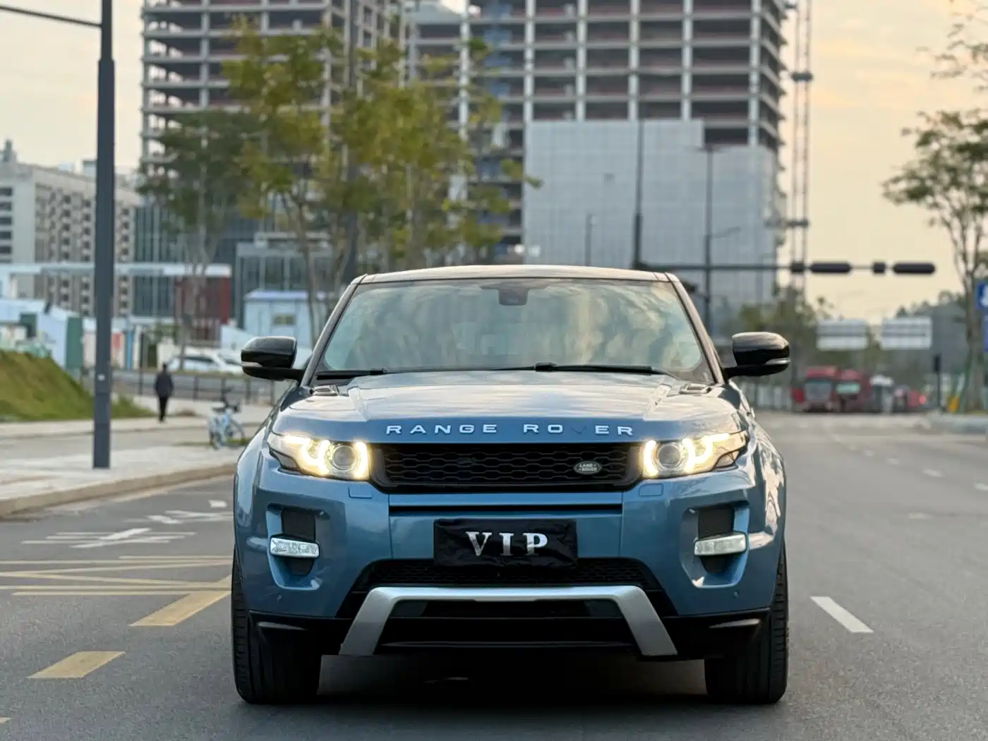 Land Rover Range Rover Evoque (Import) 2013 Model 2.0T 3-Door Victoria Limited Edition фото 2