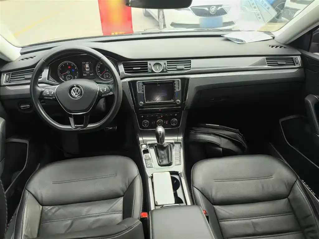 Volkswagen Passat 2016 330TSI DSG Executive Edition фото 13