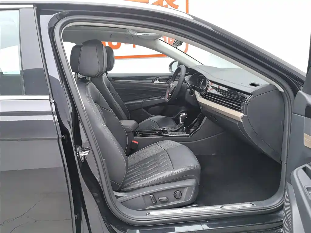 Volkswagen Passat 2021 Model 330TSI Luxury Edition фото 23