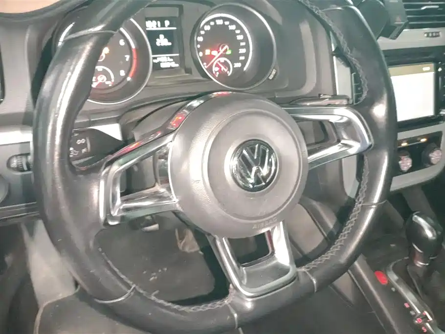 Volkswagen Scirocco 2015 1.4TSI Trend Edition фото 15