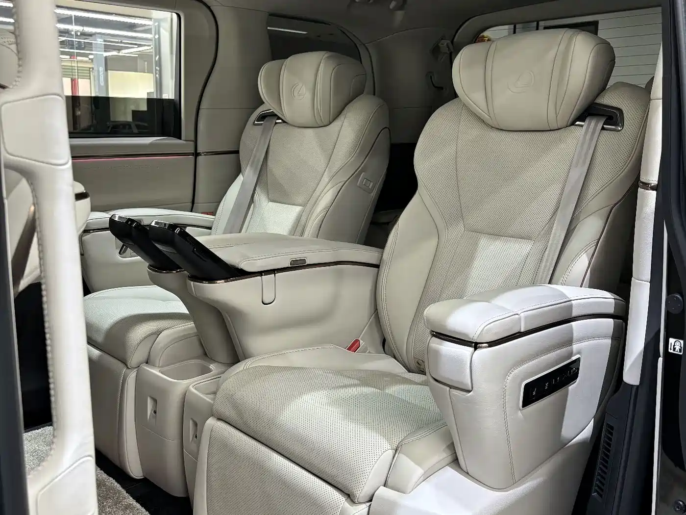 Lexus LM 2026 2023 500h 6-Seater Prestige Edition