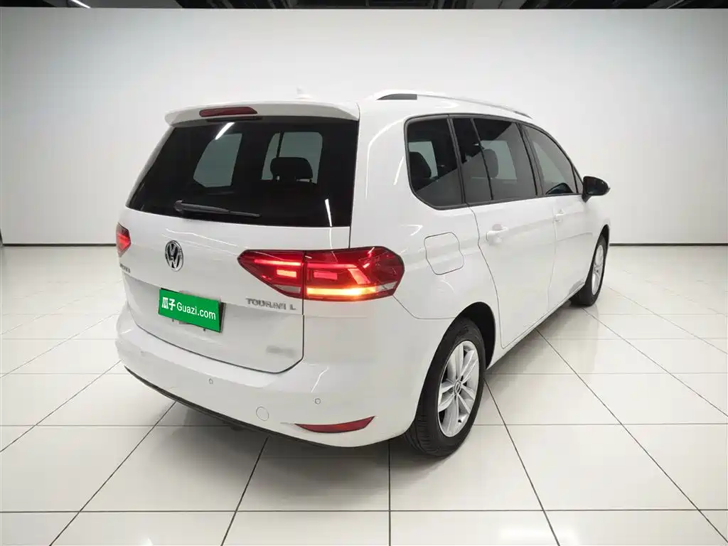 Volkswagen Touran 2018 Touran L 280TSI DSG Trendline 7-seater China V фото 7