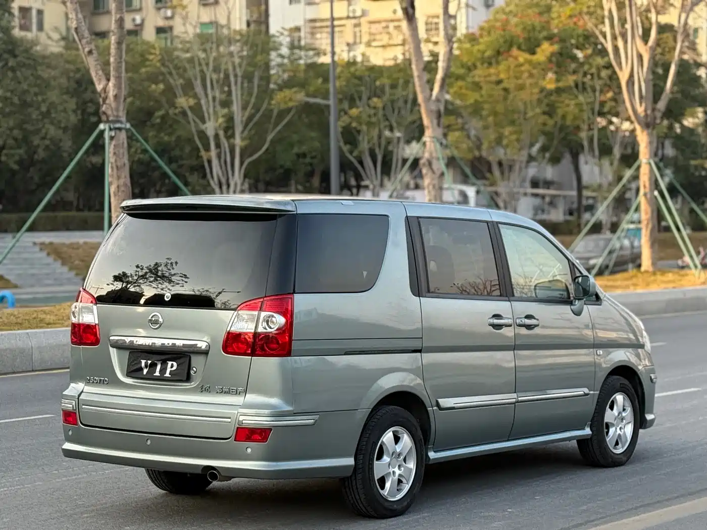 Dongfeng Yuxuan 2010 2009 2.5L Auto Luxury Edition