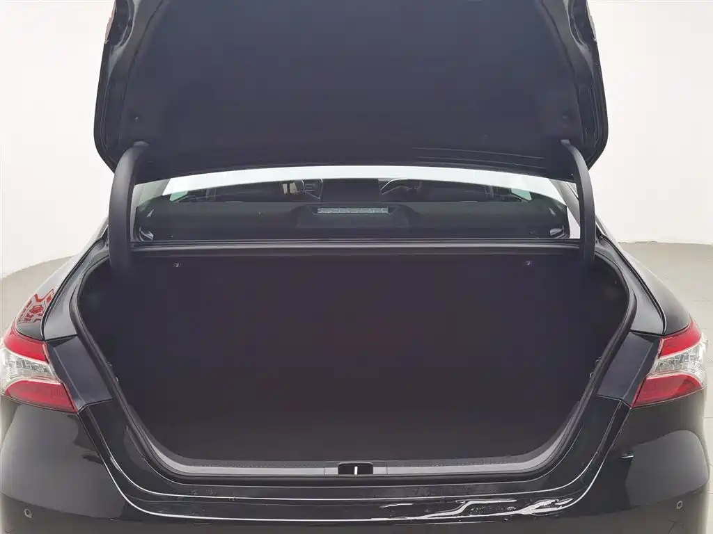Toyota Camry 2023 2.0G Luxury Edition фото 16