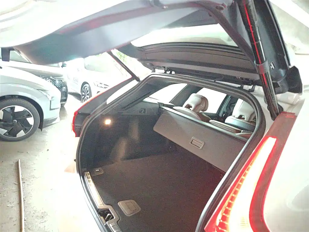 Volvo XC60 Plug-in Hybrid 2024 2025 Plug-in Hybrid Long Range AWD Zhiya Luxury Edition