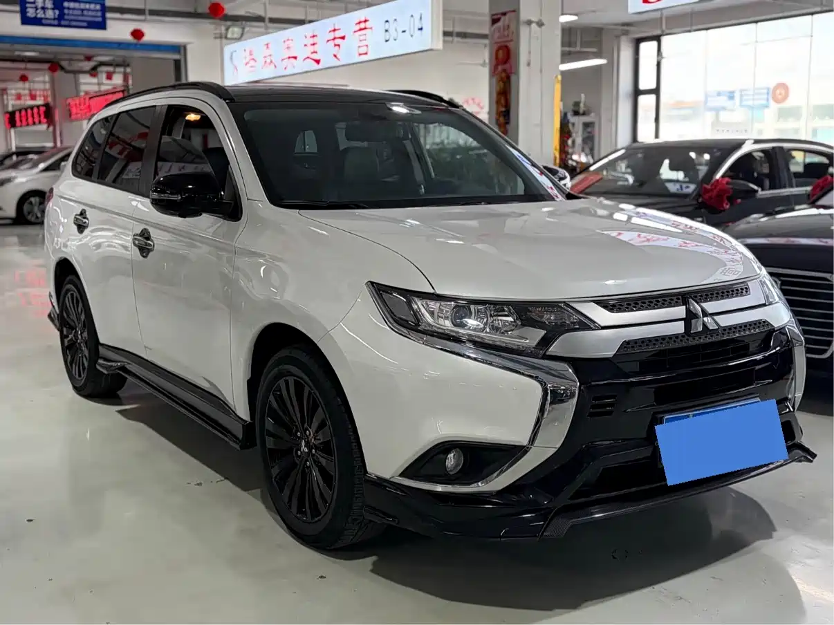 Mitsubishi Outlander 2021 2.0L 2WD Yaodong Edition 5-seater фото 3