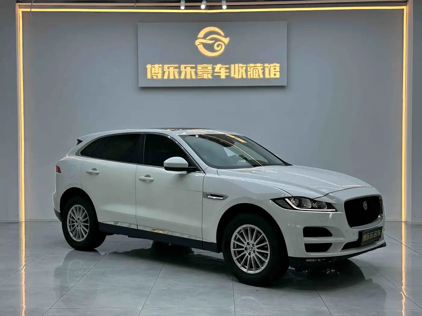 Jaguar F-PACE 2018 2018 2.0T 4WD Urban Premium Edition