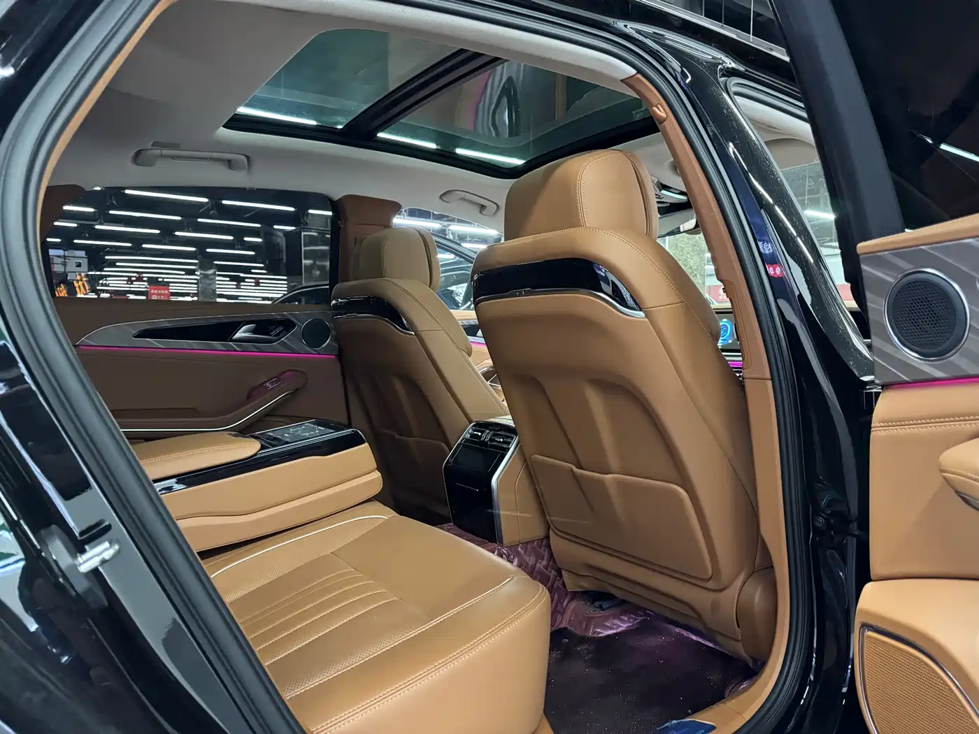 Hongqi H9 2022 2.0T Smart Connect Flag Enjoy Edition фото 12
