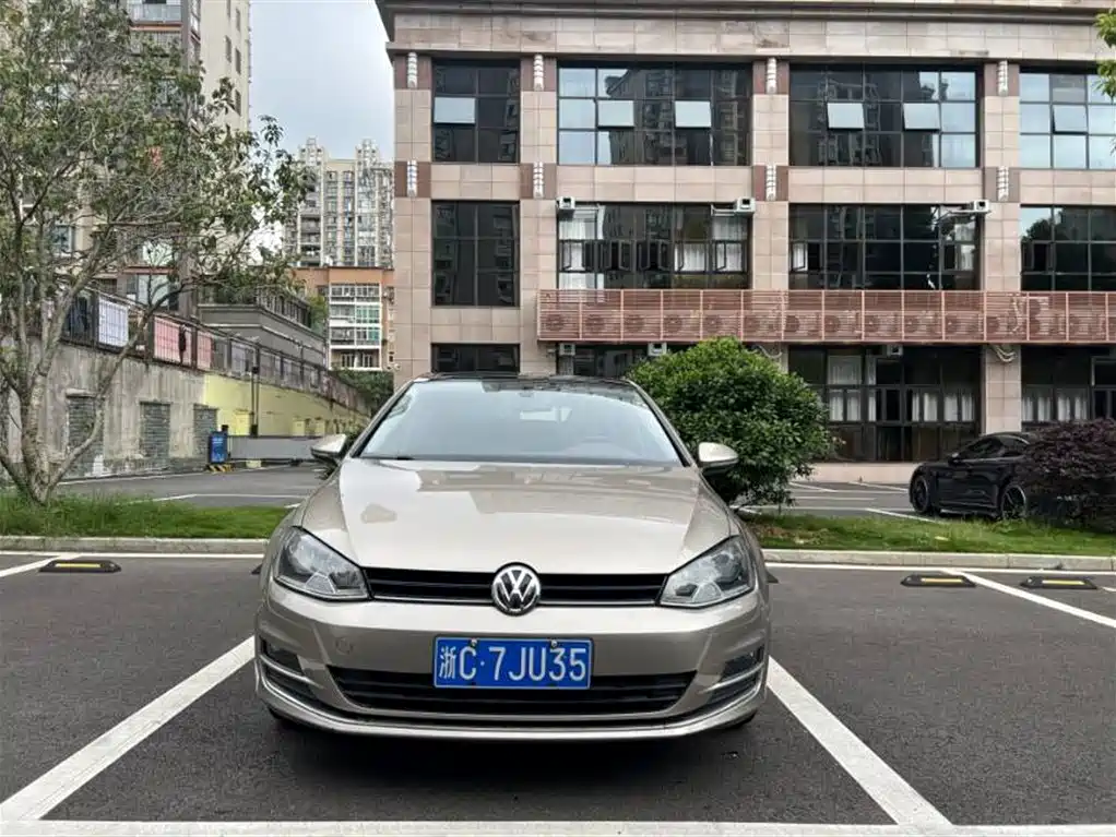 Volkswagen Golf 2014 1.4TSI Automatic Luxury фото 2
