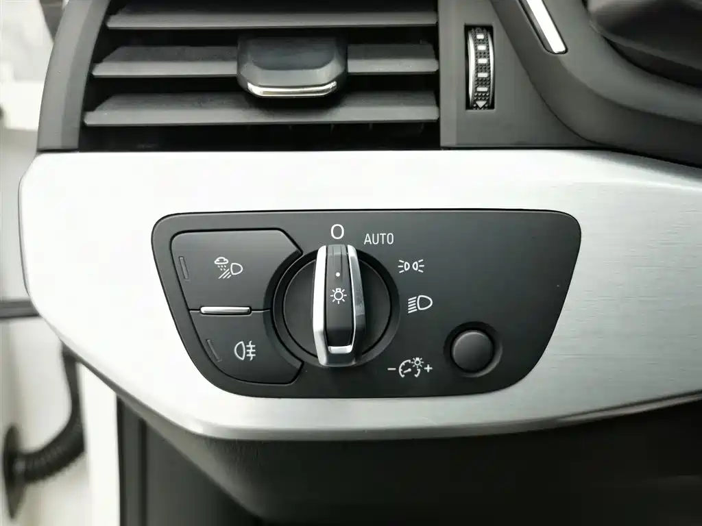 Audi A4L 2020 40 TFSI Fashion Dynamic Edition фото 21