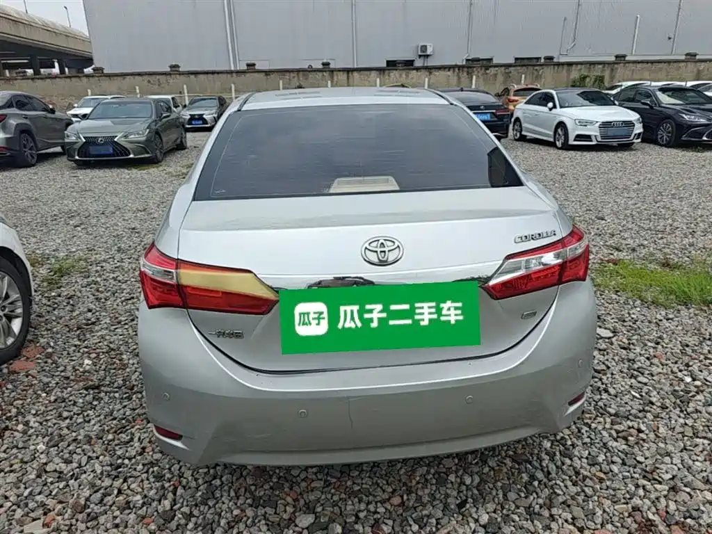 Toyota Corolla 2014 1.6L CVT GL-i Leather Edition фото 6