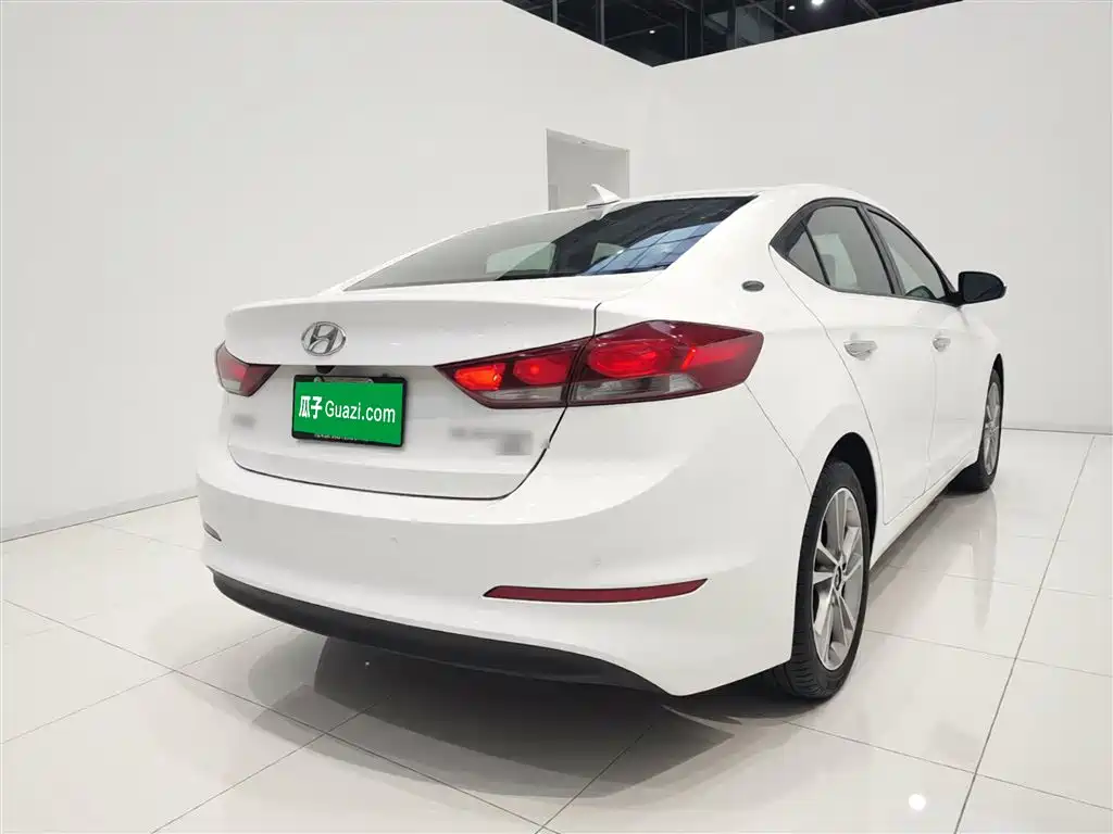 Hyundai Elantra 2016 Model 1.6L Automatic Smart Elite фото 4