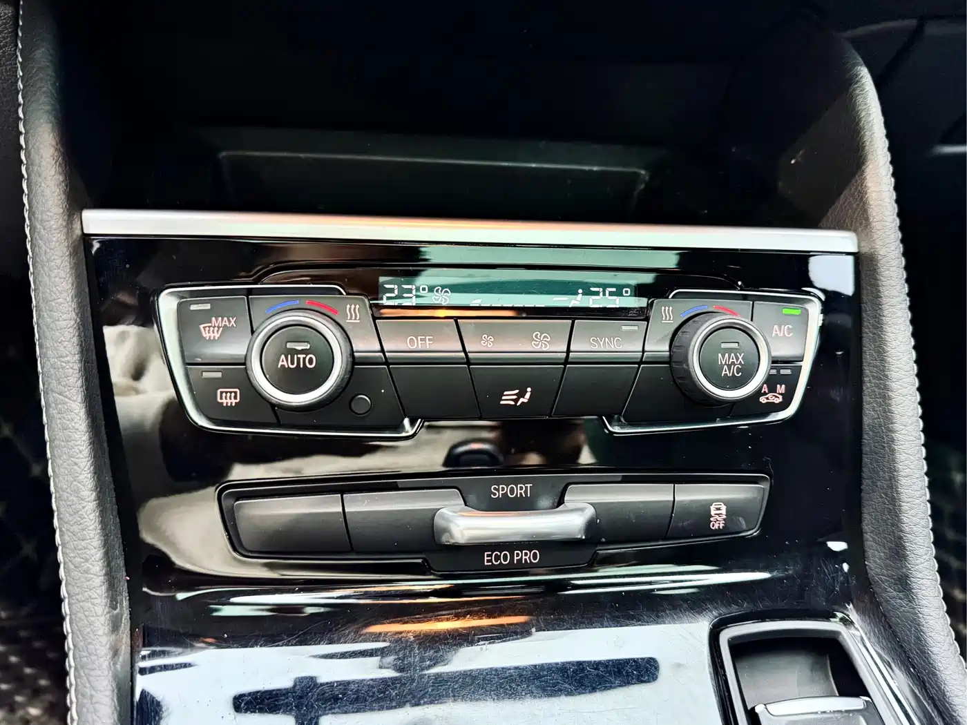 BMW 2 Series Touring 2016 218i Sport Design Package фото 15