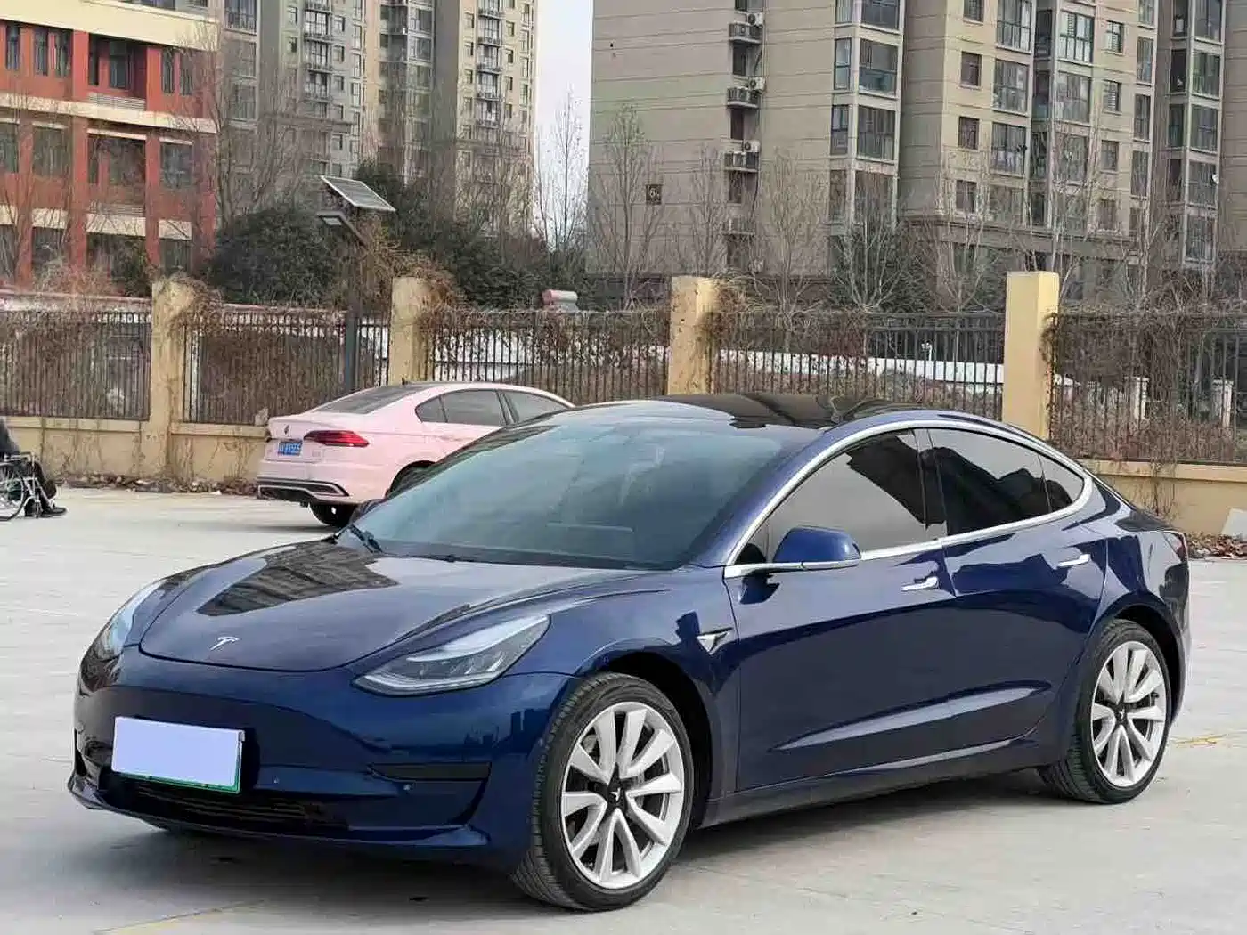 TESLA MODEL 3