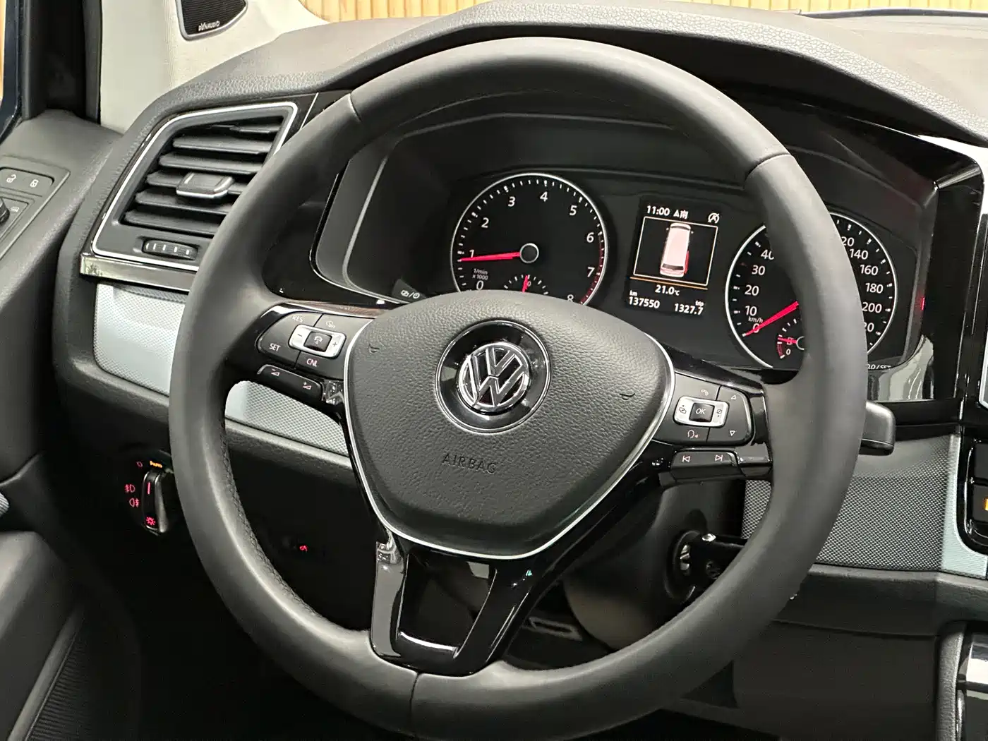 Volkswagen Multivan 2017 2.0TSI AWD Premium Edition 7-Seater фото 11