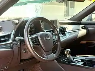 Фото 3 - Lexus ES