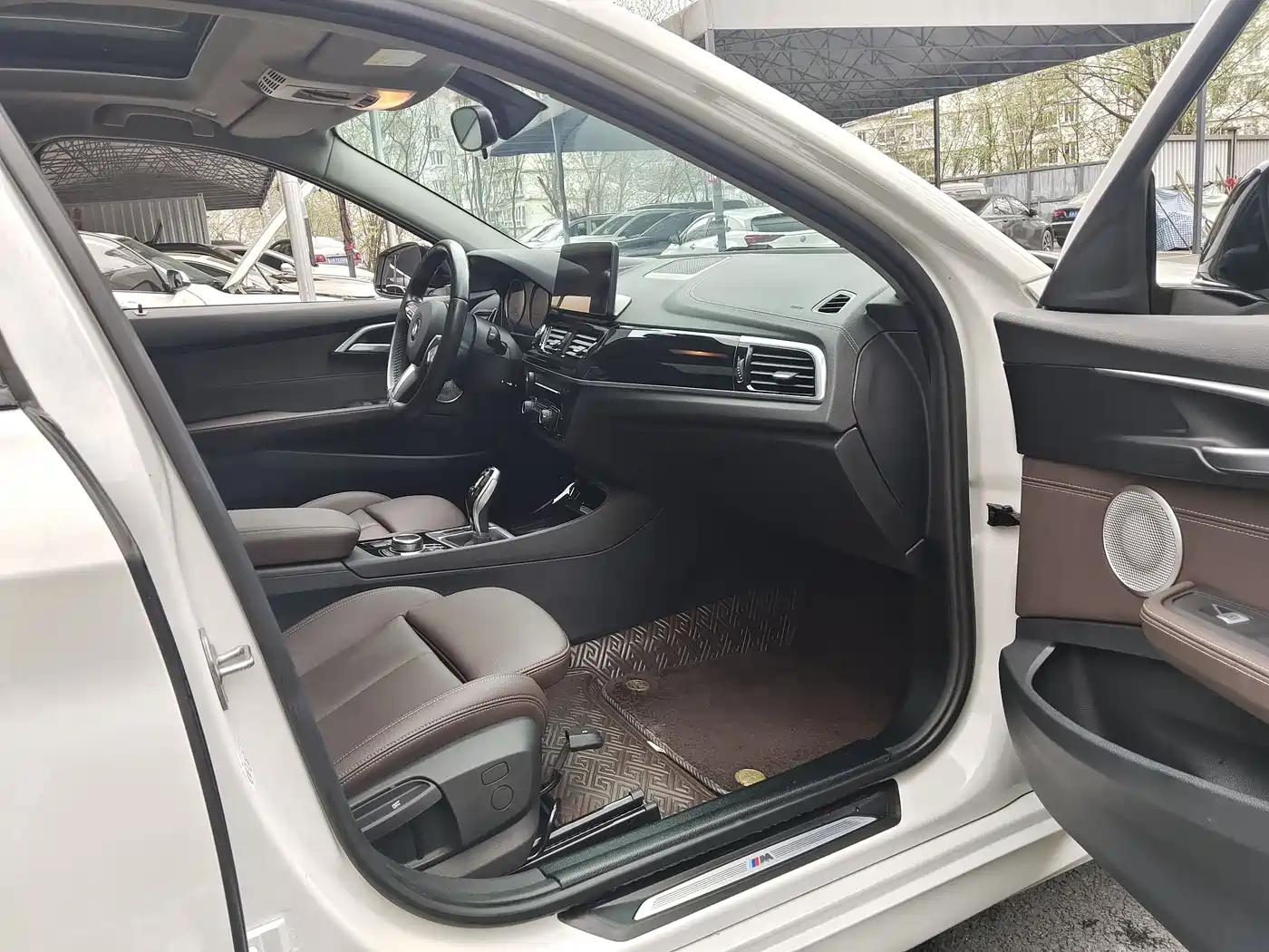 BMW 1 Series 2022 120i M Sport Shadow Edition фото 8