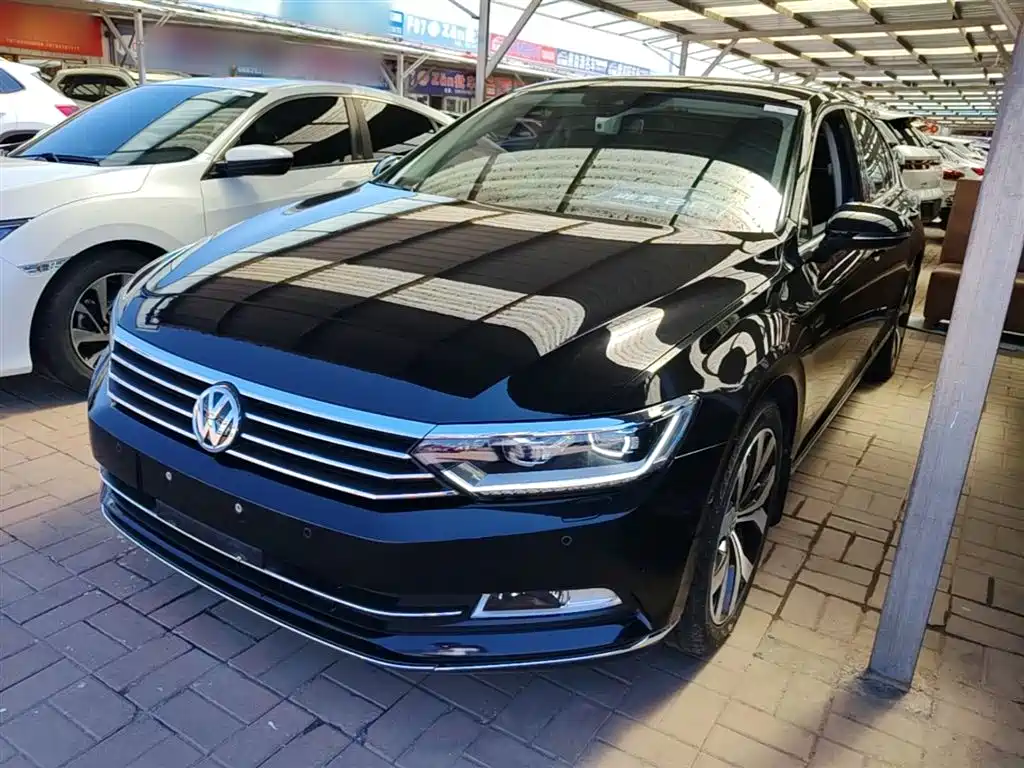 Volkswagen Magotan 2018 330TSI DSG Premium фото 2