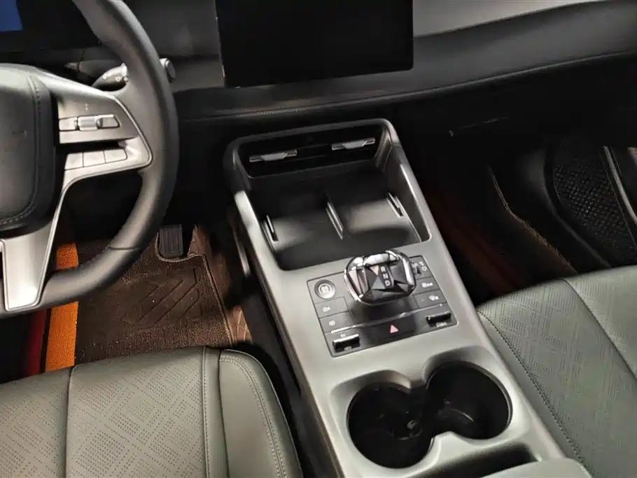 BYD Qin PLUS 2025 DM-i Smart Drive 55KM Leader фото 16