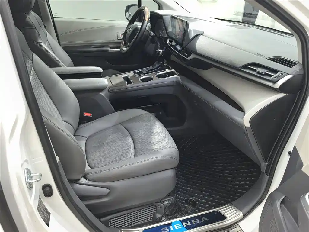Toyota Sienna 2021 2.5L Hybrid Comfort Edition фото 14