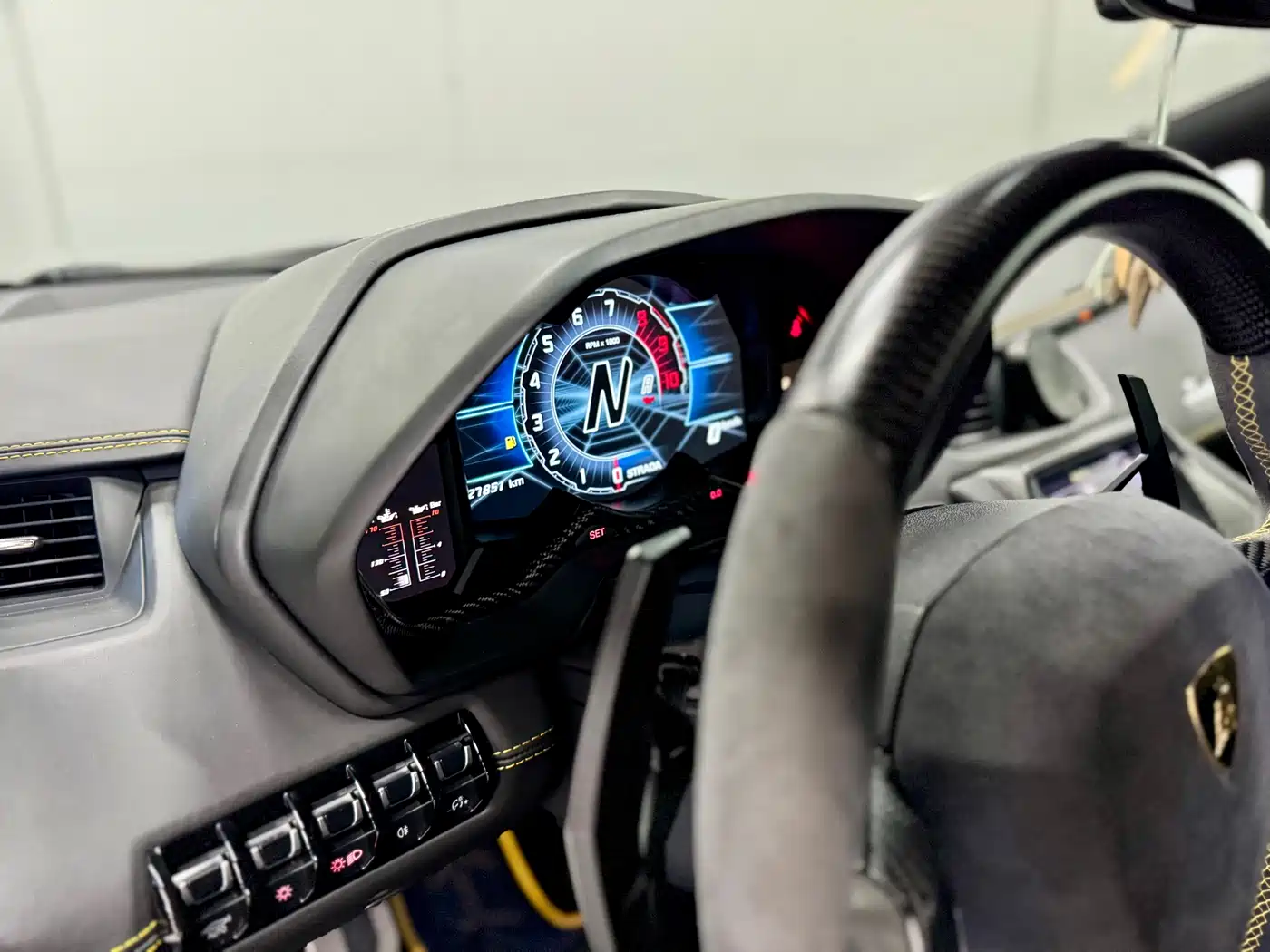 Lamborghini Aventador 2011 LP 700-4 фото 8
